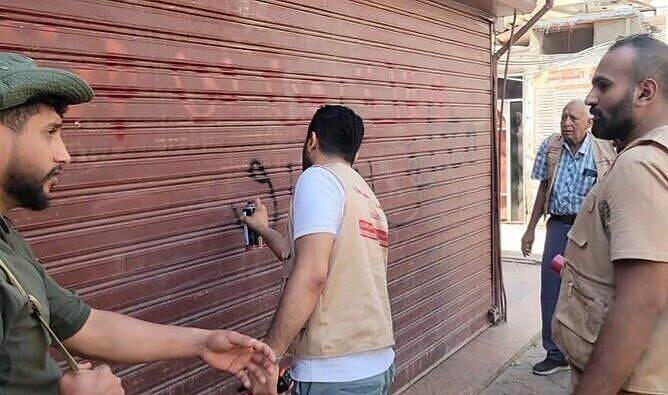 السلطة المحلية في المنصورة بعدن تنفذ حملات لإغلاق مطاعم تقدم لحوم السلاحف