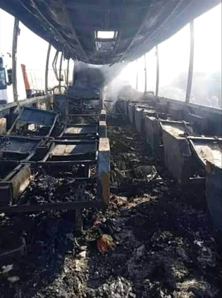 مصرع عشرات المسافرين في تصادم حافلتي نقل جماعي "وفوكسي" بمحافظة أبين