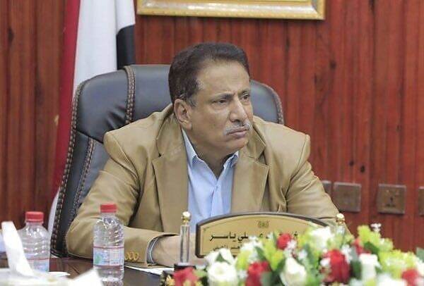 محافظ المهرة يرفض توريد الايرادات المركزية للبنك المركزي في عدن