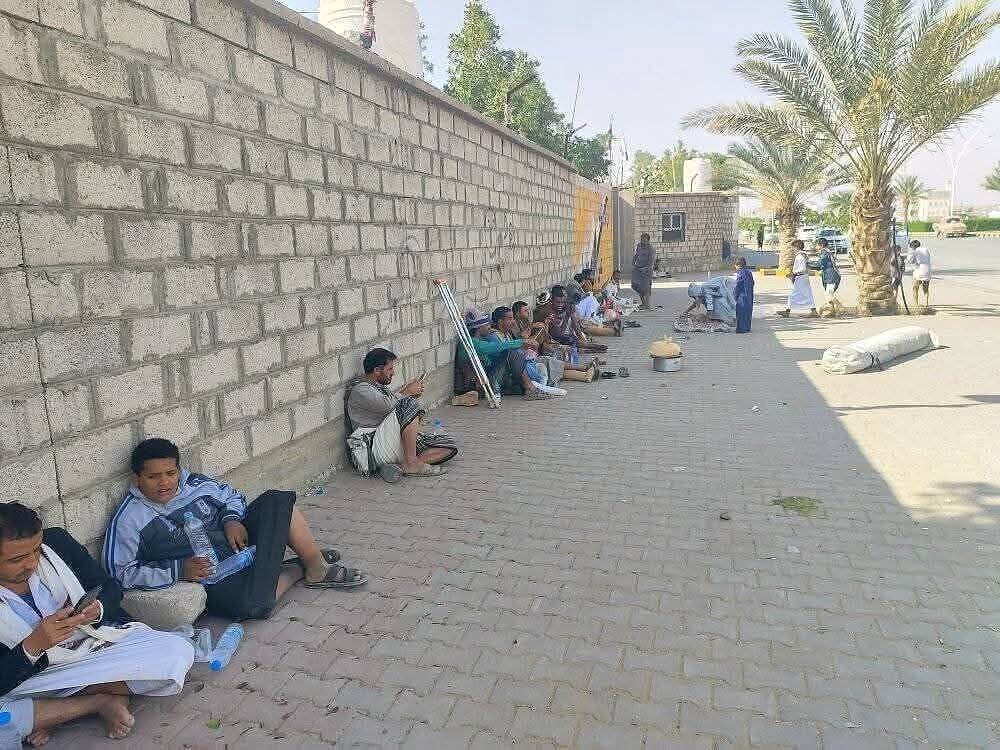جرحى الحرب يصعّدون احتجاجاتهم في مأرب مع استمرار  انقطاع مرتباتهم ونهب مستحقاتهم