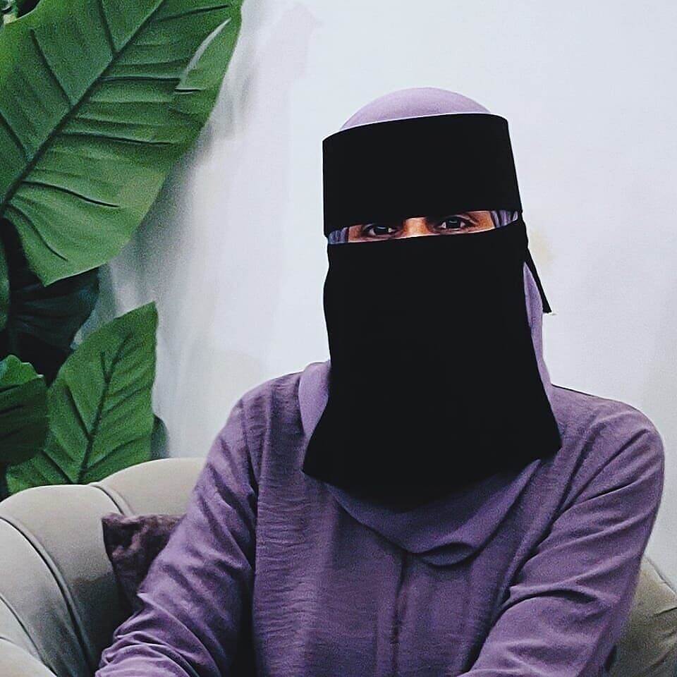 أنغام عدنان: مسيرة ناجحة بين الفن والثقافة والرقمنة