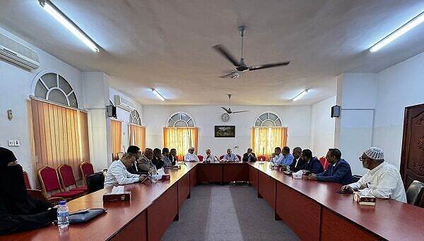 فريق الاصلاحات الاقتصادية يعلن عن دعمه للحكومة وطالب بإغلاق منافذ التهريب