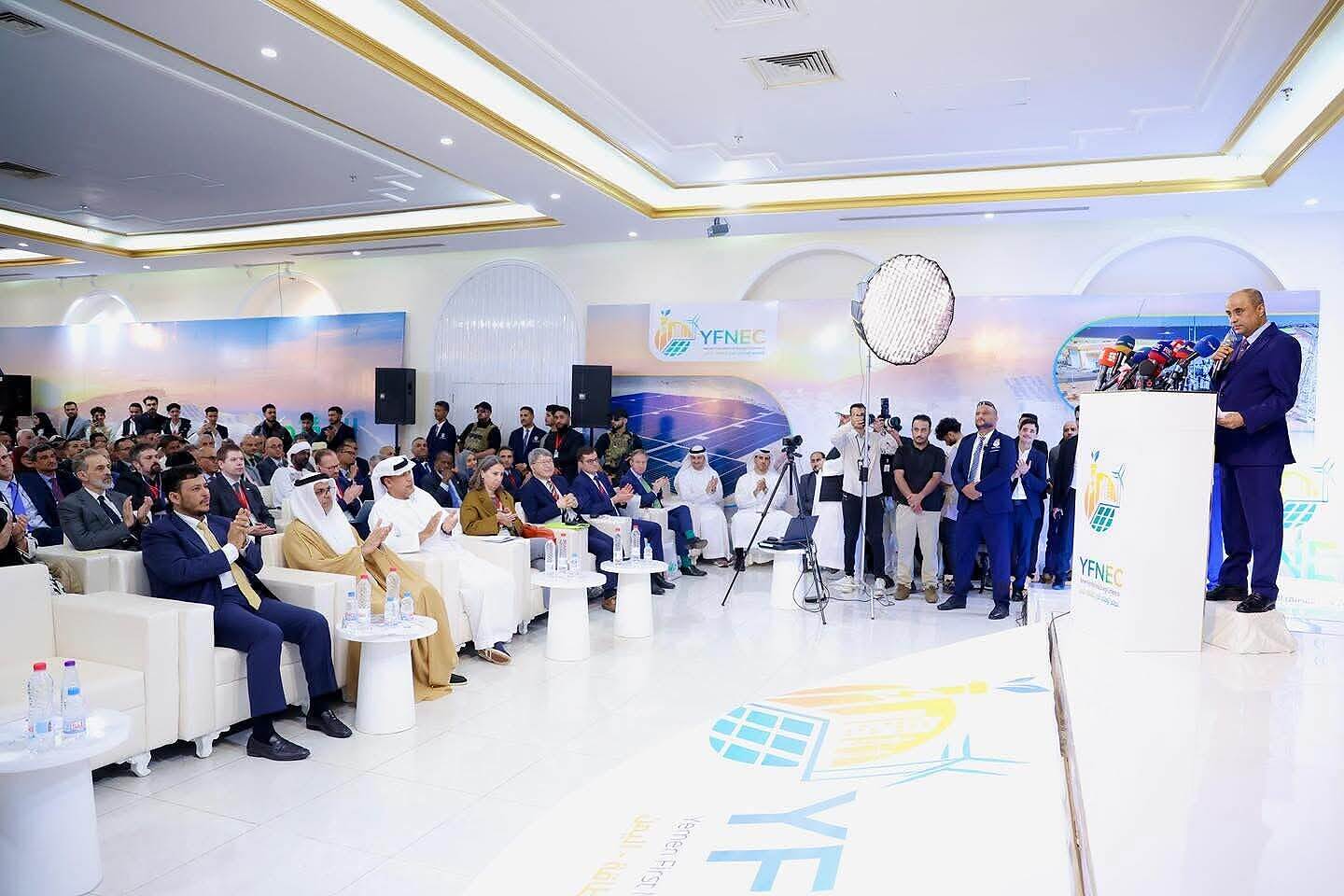 رئيس الحكومة يعلن دعمًا إماراتيًا بمليار دولار لقطاع الكهرباء ويطلق على عام 2026 “عام الطاقة”