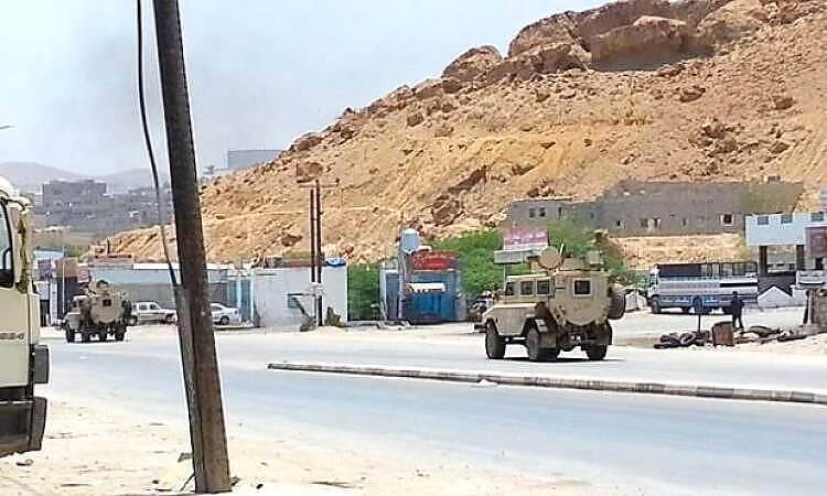 حشود عسكرية واستعدادات للحرب في حضرموت… والخنبشي يكشف اتفاقاً مرتقباً لحل الأزمة