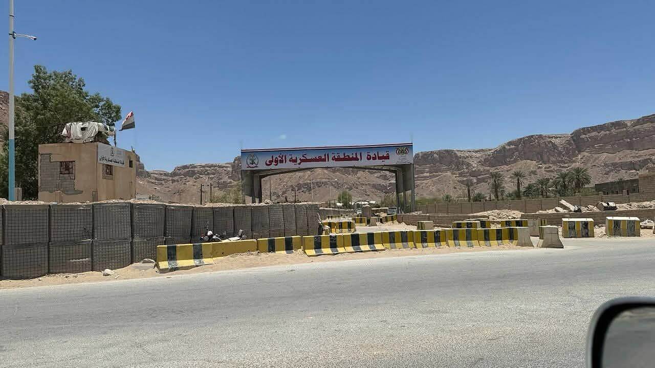 قوات المجلس الانتقالي تسيطر على سيئون والقصر الجمهورية  وسقوط معسكر عارين