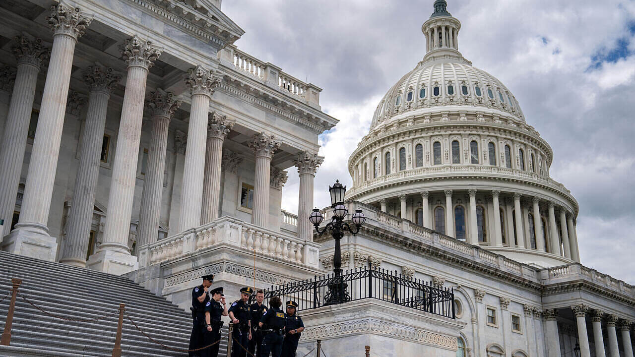 الكونغرس الأمريكي يقر تشريعاً يُلزم الخارجية بالتحقيق في انتهاكات الحوثيين لحقوق الإنسان
