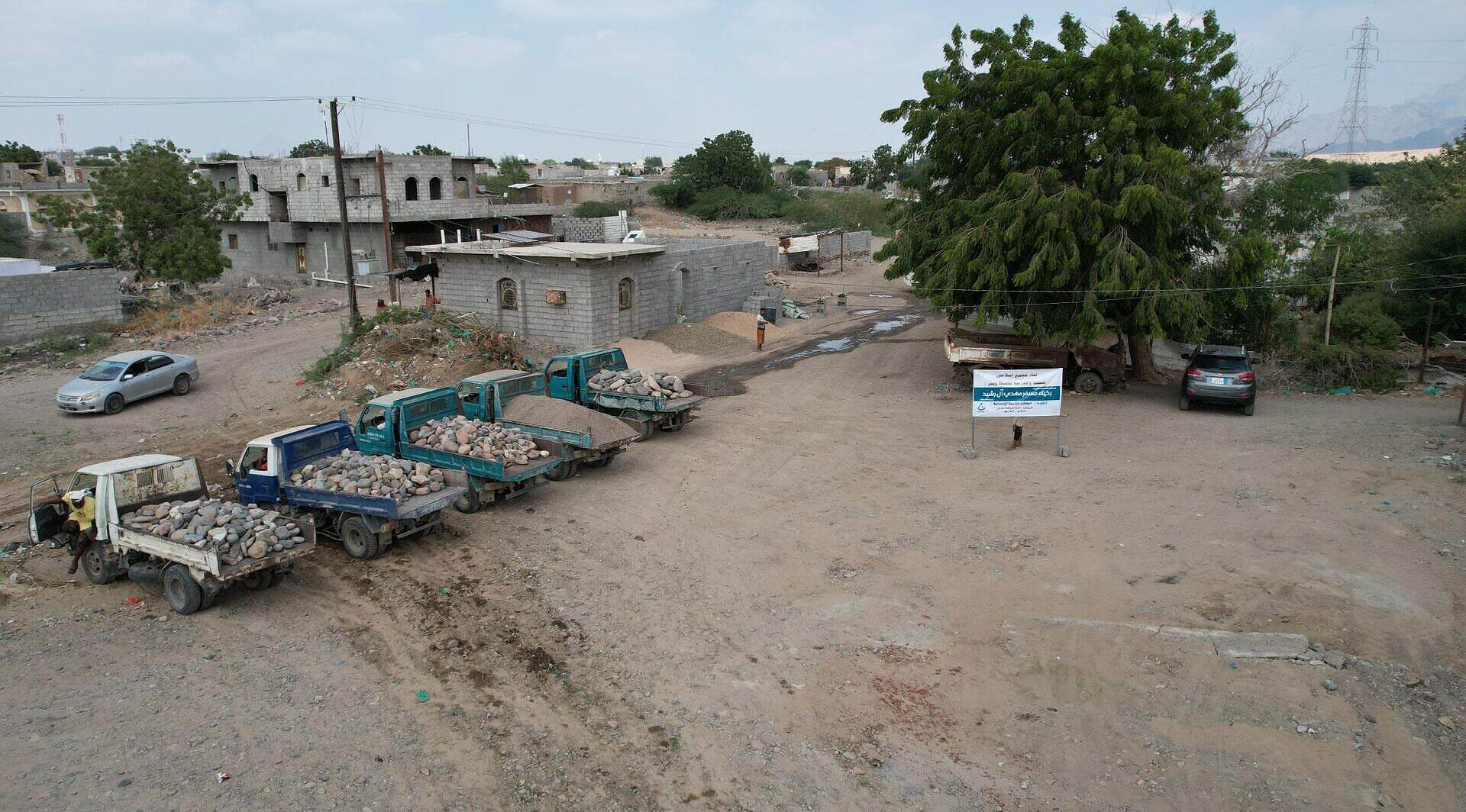 تدشين مشروع بناء مركز إسلامي يضم مدرسة تحفيظ ومسجد وبئر في مدينة العند