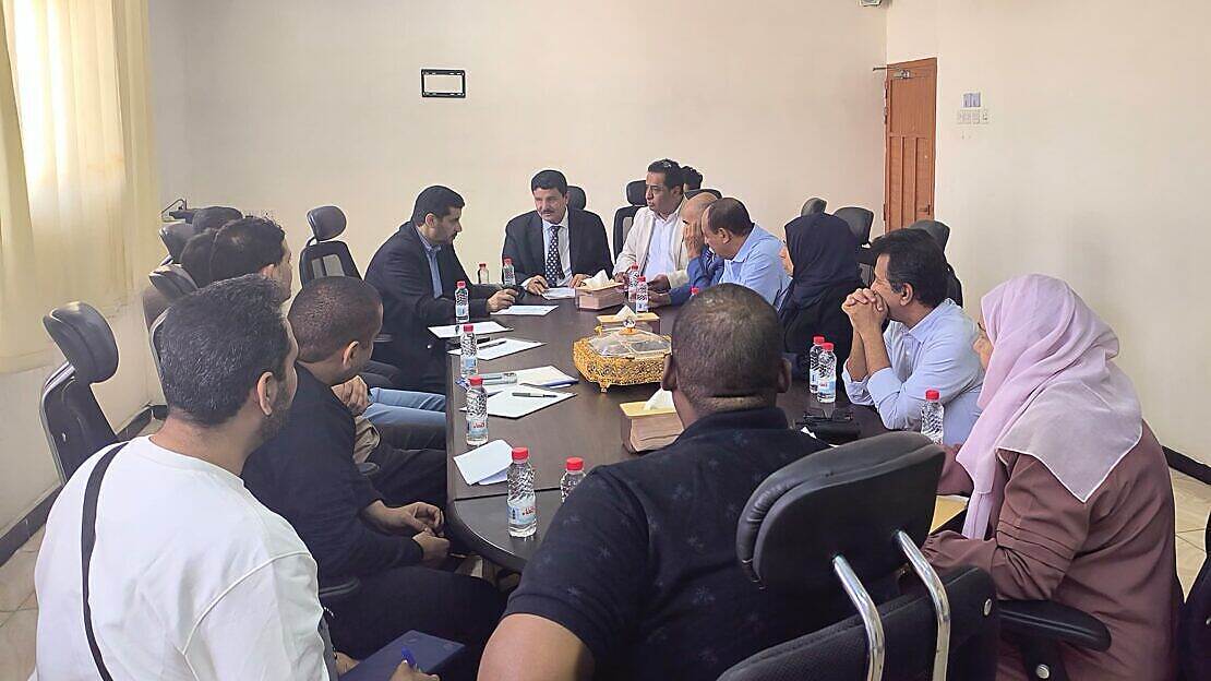 اللجنة الوطنية للتحقيق تبحث مع الفريق المشترك وقائع قصف عدد من المواقع في اليمن.