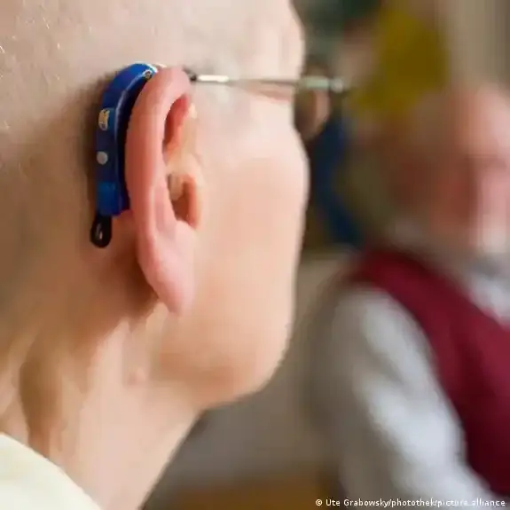 احذر.. فقدان السمع باكرا قد يزيد من خطر الإصابة بالخرف.