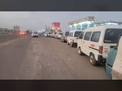 سعر أسطوانة الغاز في مدينة العند بـ15 ألف ريال واتهامات لملاك محطات الغاز بالاستغلال