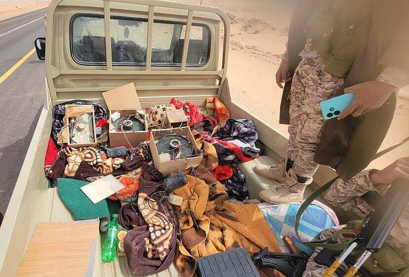 قوات درع الوطن تعثر على عبوات ناسفة في الخط الدولي الرابط بين مأرب والعبر