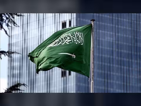 السعودية تلاحق مواطنيها الذين ينتقدون كثرة الاعتماد على الأجانب في الوظائف