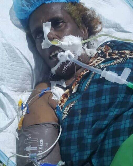 مواطن من فئة المهمشين يتهم طبيب بإجراء عملية لزوجته مما تسبب لها بمضاعفات صحية خطيرة