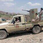 مقتل قائد فصيلة في قوات درع الوطن وإصابة ستة جنود في العبر