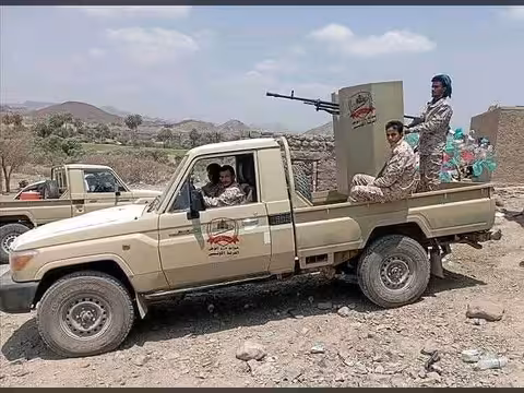 مقتل قائد فصيلة في قوات درع الوطن وإصابة ستة جنود في العبر