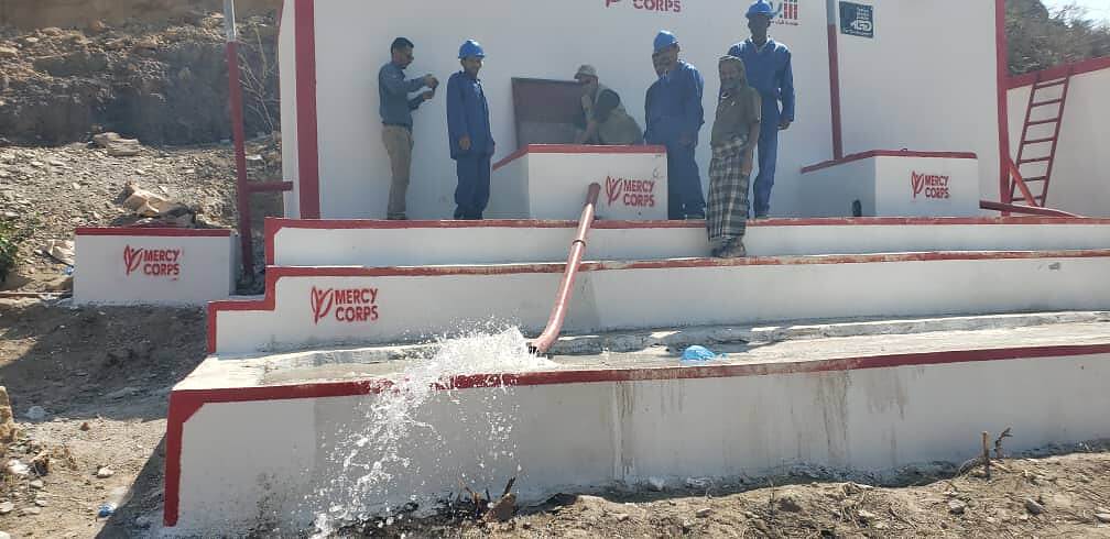 تسليم مشروع مياه عجرم للجنة المجتمعية بمديرية الشمايتين بعد استكمال أعمال التأهيل