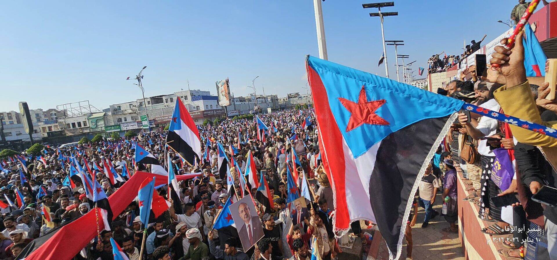 آلاف المواطنين يتظاهرون في عدن تأييدا للمجلس الانتقالي الجنوبي