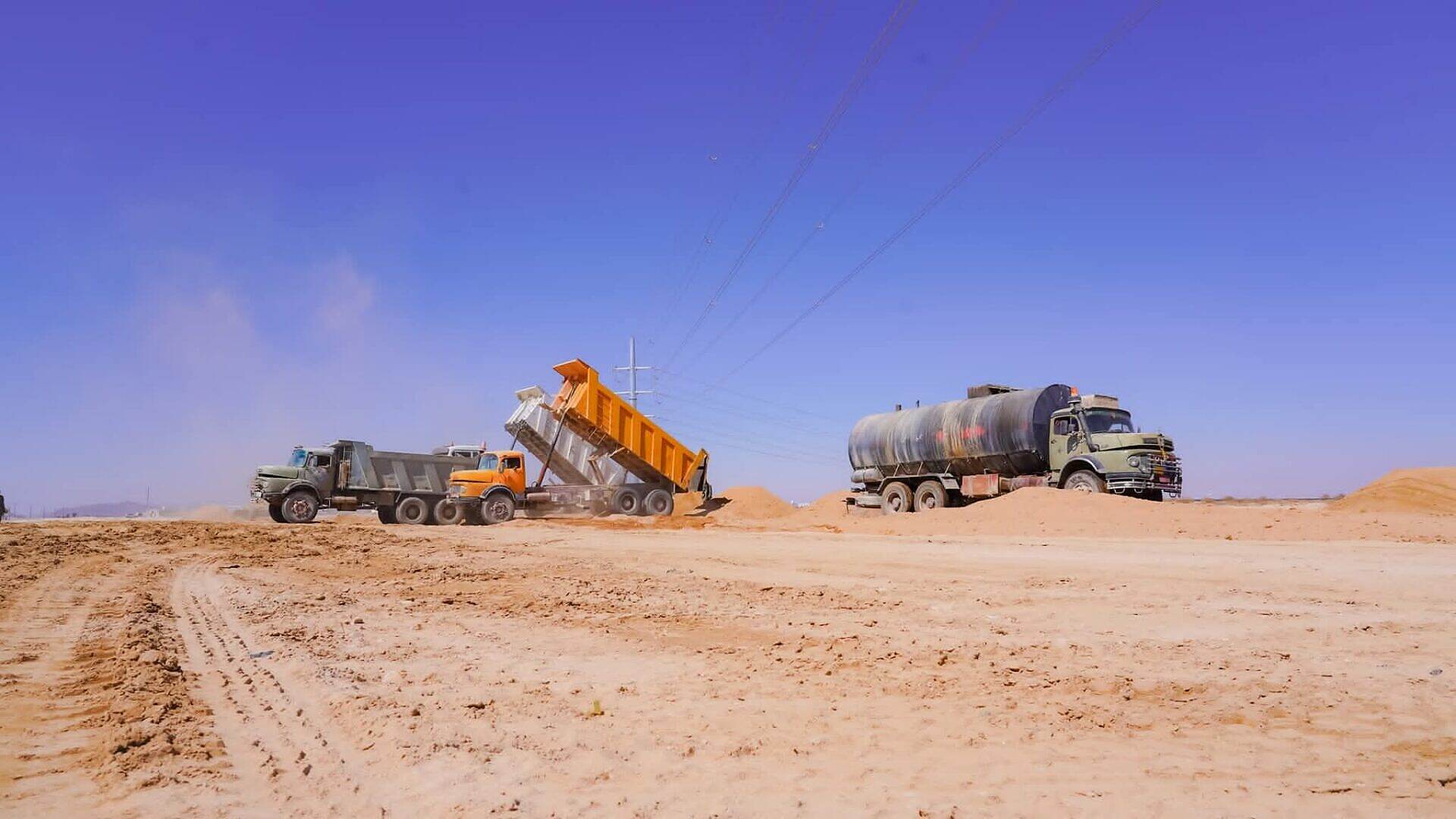 محافظ شبوة يدشن المرحلة الثالثة من مشروع توسعة  المدخل الغربي لمدينة عتق