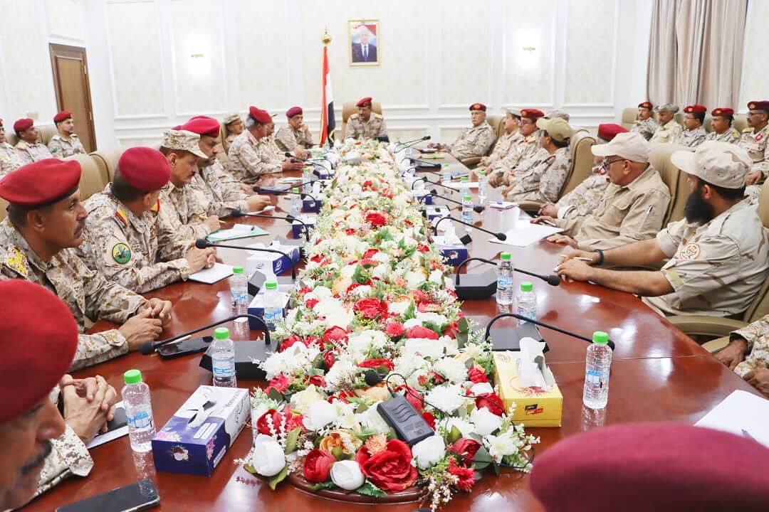 لقاءات عسكرية يمنية سعودية مشتركة لبحث توحيد الجيش اليمني وعملياته