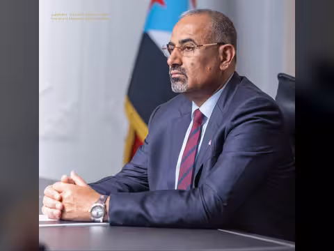 الزبيدي يؤكد التزامه بالمقاومة السلمية رفضًا للإجراءات التي فُرضت خلال أحداث يناير