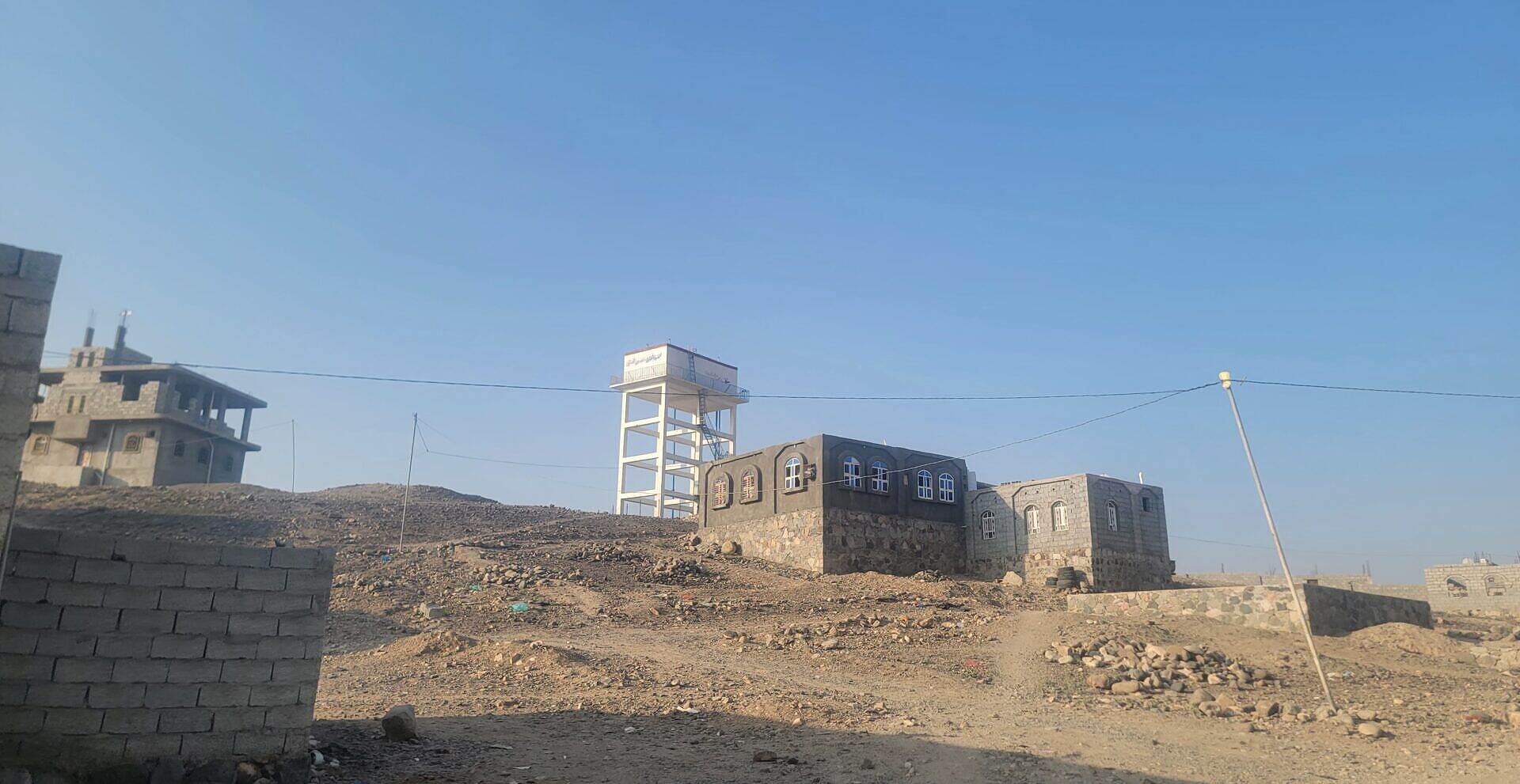 استمرار انقطاع المياه في العند وسط مطالبات بتغيير المناديب