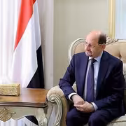 مماطلة الحكومة تفاقم الأزمة: موظفون بلا مرتبات وأسعار مرتفعة