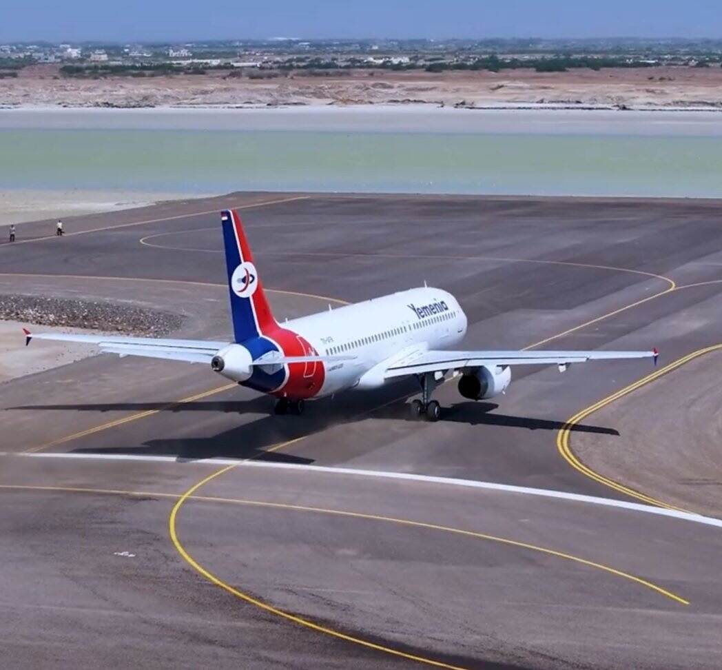 طائرة للخطوط الجوية اليمنية تعود إلى مطار جدة بعد رفض الحوثيين هبوطها