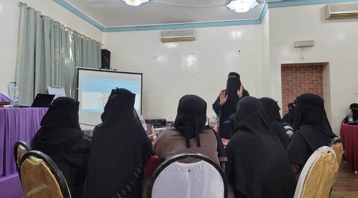 الدور الخفي للقابلات: رعاية صحية ودعم نفسي لضحايا العنف