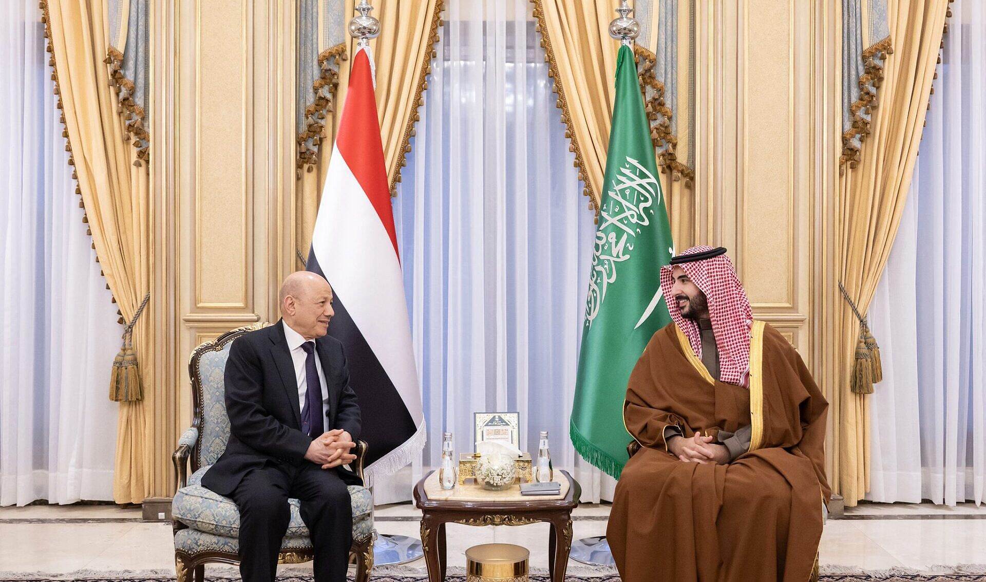 بعد انسحاب الإمارات.. السعودية تزيد إنفاقها في اليمن وتستعد لدفع الرواتب كاملة