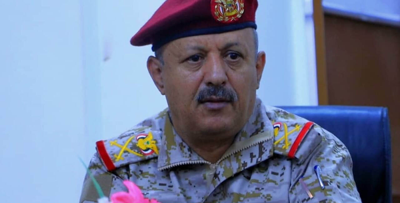 مغادرة  قائد المنطقة الأولى السابق مطار عدن متجها إلى الرياض