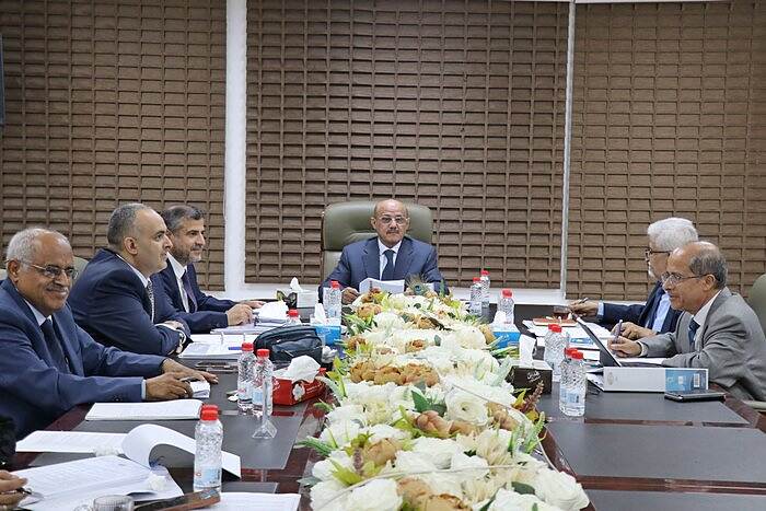 اجتماع لإدارة البنك المركزي في عدن يناقش نقص السيولة من العملة الوطنية في الأسواق