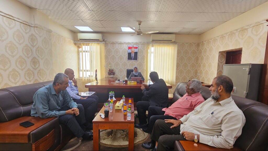 وزيرة الشؤون القانونية تعقد اجتماع لقيادات وقطاعات الوزارة