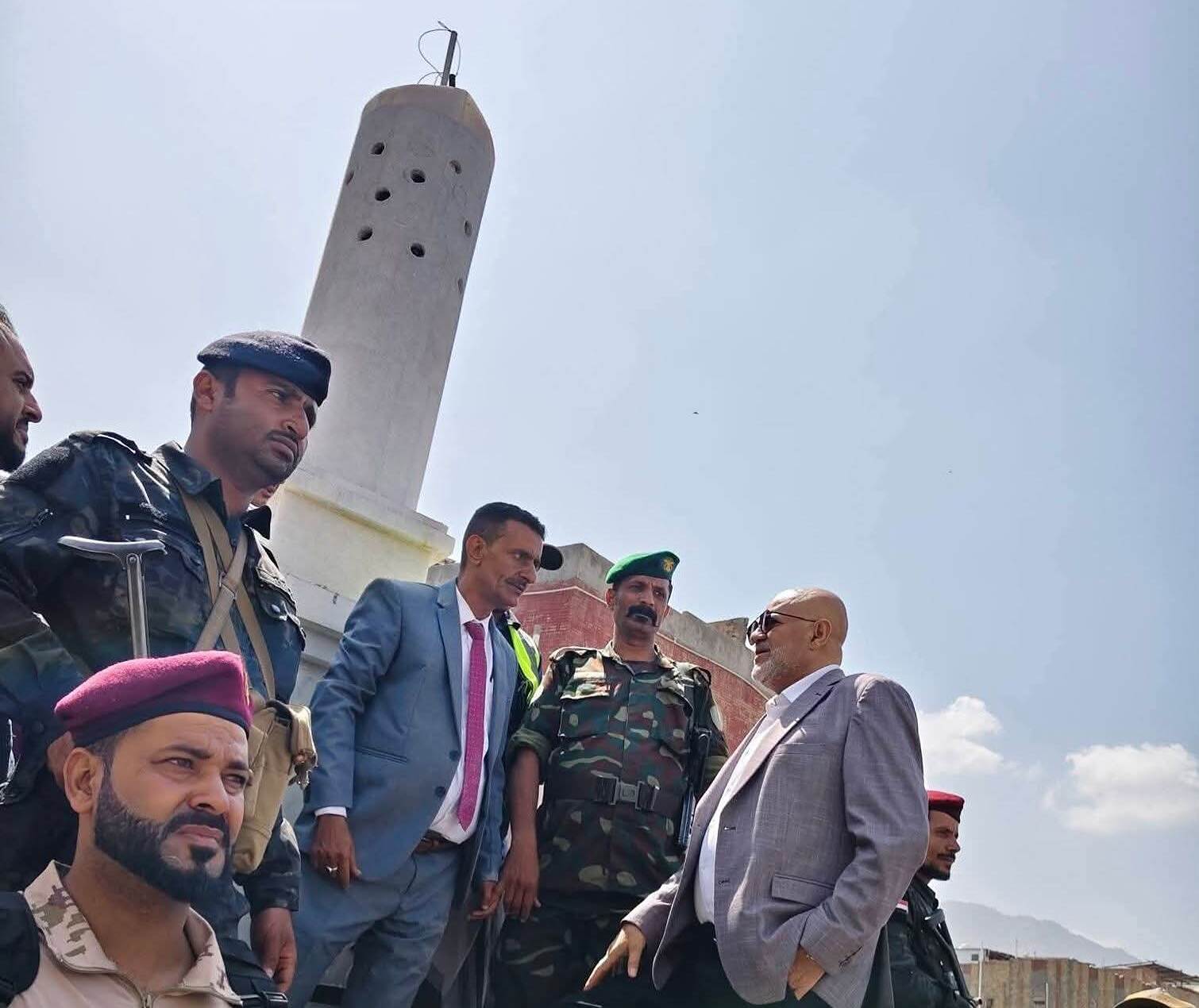 موجة انتقادات وتهكم تطال نصبًا تذكاريًا للسلطة المحلية في تعز لافتهان المشهري