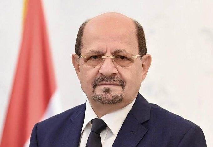 رئيس الحكومة يعلن مع وصوله للعاصمة عدن عزمه تنفيذ إصلاحات اقتصادية