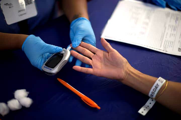 رويترز: دراسة تكشف ارتباط انخفاض الأكسجين بتراجع سكر الدم مما يمهد لعلاجات جديدة للسكري