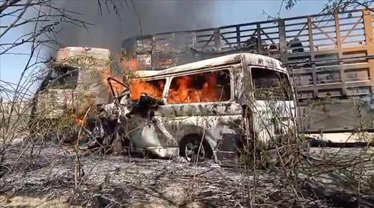 وفاة نحو 12 مسافرًا في أبين إثر تصادم حافلة “هايس” بشاحنة نقل ثقيل