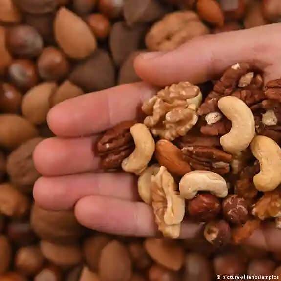 المكسرات تحسّن صحة القلب وتنظم مستويات السكر في الدم