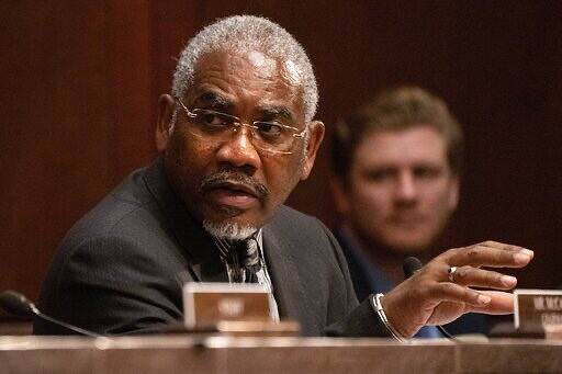 نائب ديمقراطي يعتزم طرح تصويت جديد بشأن قرار صلاحيات الحرب ضد إيران