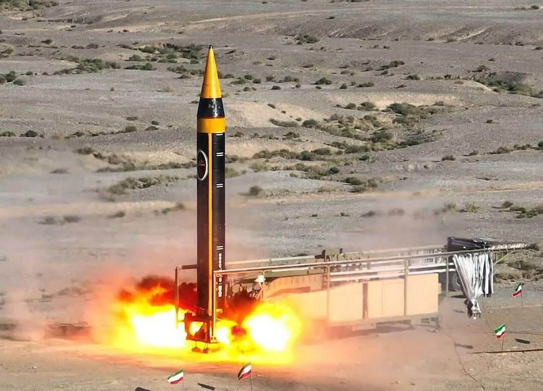 إيران تطلق صاروخين باليستيين نحو جزيرة دييغو غارسيا في المحيط الهندي.