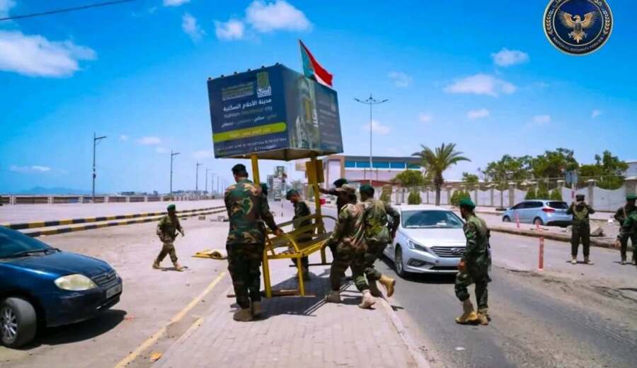 تحركات أمنية في عدن تشمل إعادة تموضع النقاط وانتشار دوريات الطرق