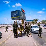 تحركات أمنية في عدن تشمل إعادة تموضع النقاط وانتشار دوريات الطرق