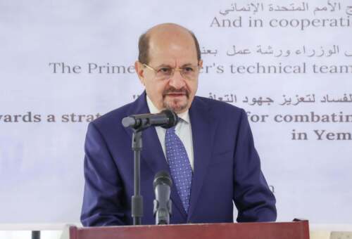 رئيس الوزراء يؤكد تبنّي نهج مؤسسي لمكافحة الفساد لتعزيز التعافي الاقتصادي في اليمن