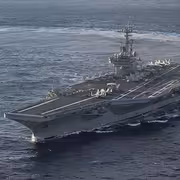 حاملة طائرات امريكية ثالثة تتجه إلى بحر عمان لإغلاق مضيق هرمز