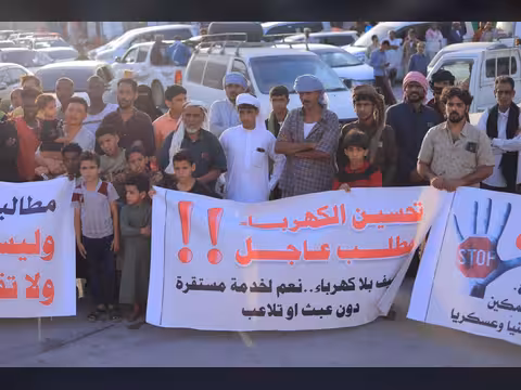 سياسات تأخير الرواتب تدفع الموظفين نحو الفقر وتثير دعوات للتصعيد