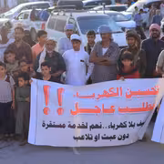 سياسات تأخير الرواتب تدفع الموظفين نحو الفقر وتثير دعوات للتصعيد