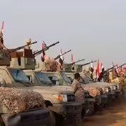 عشرات آلاف الجنود اليمنيين في الحد الجنوبي السعودي بلا رواتب منذ عام كامل