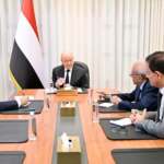 الرئيس العليمي يناقش مع محافظ لحج الأداء الخدمي والأمني ويشدد على مكافحة الفساد