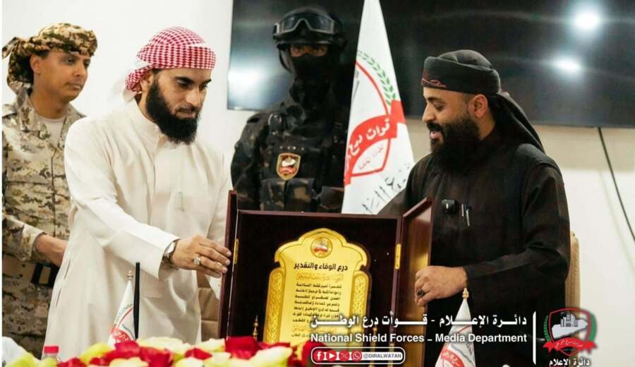 تبادل التسليم بين قيادة لواء درع الوطن سابقة والجديدة في عدن