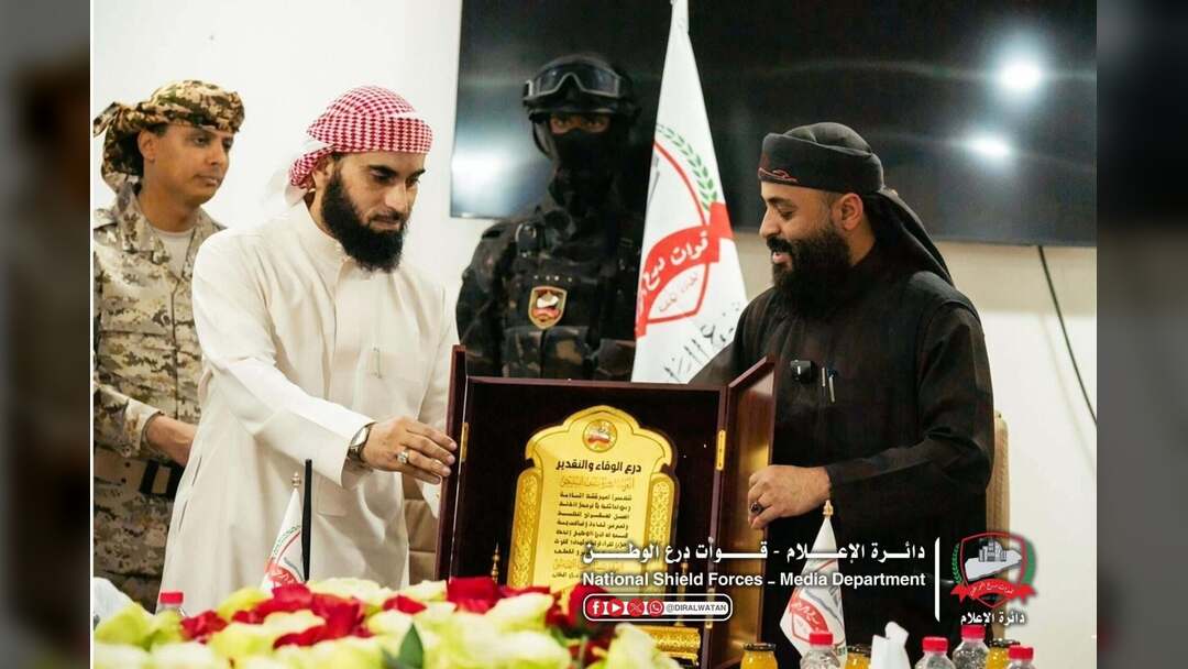 تبادل التسليم بين قيادة لواء درع الوطن سابقة والجديدة في عدن