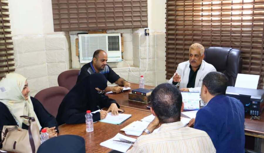 نيابة الأموال العامة بعدن تنفذ نزولًا ميدانيًا للتحقيق في اعتداءات على مصطحات الملح